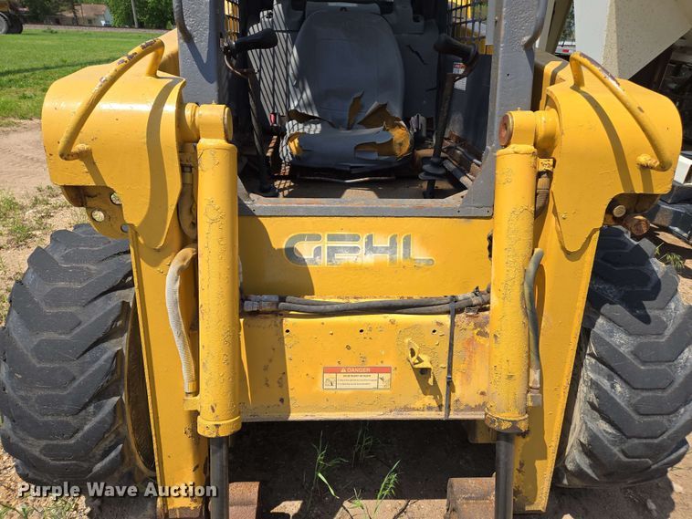image for item EJ7532 2004 Gehl 5640 skid steer loader