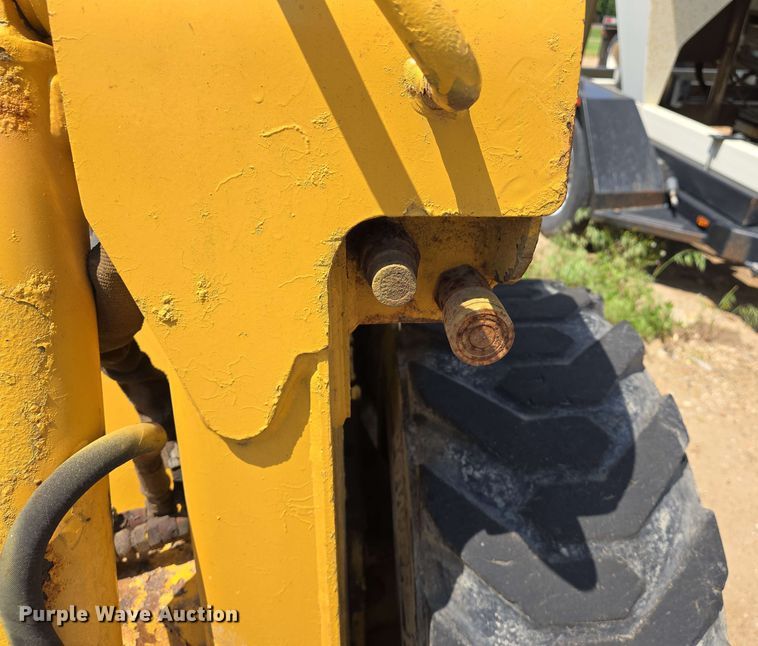 image for item EJ7532 2004 Gehl 5640 skid steer loader