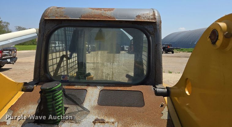 image for item EJ7532 2004 Gehl 5640 skid steer loader