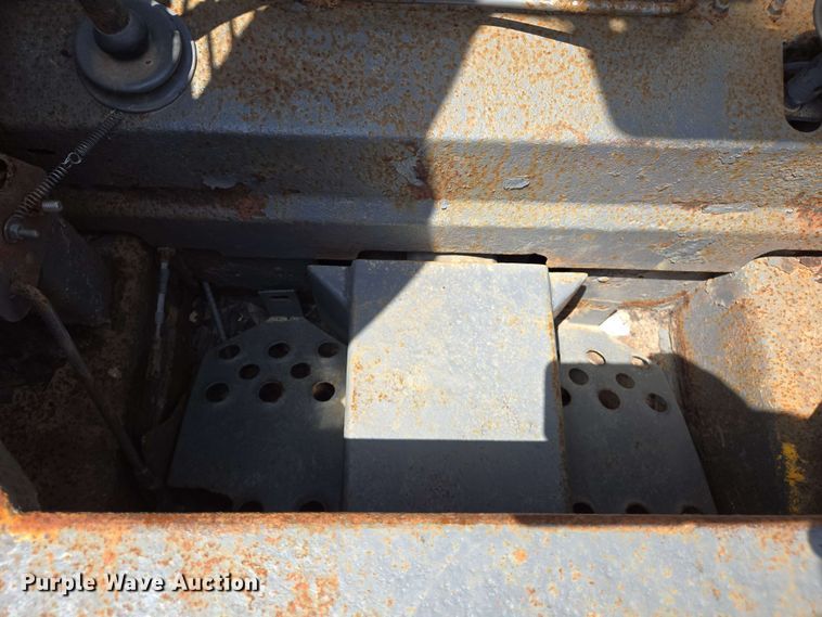 image for item EJ7532 2004 Gehl 5640 skid steer loader