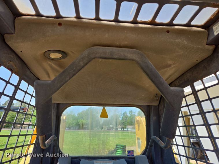 image for item EJ7532 2004 Gehl 5640 skid steer loader