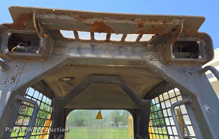 image for item EJ7532 2004 Gehl 5640 skid steer loader