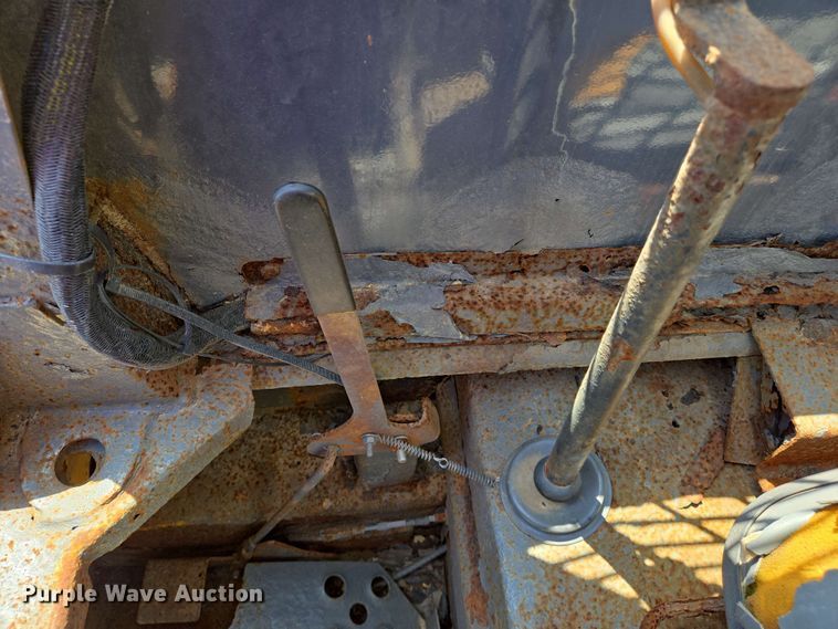 image for item EJ7532 2004 Gehl 5640 skid steer loader