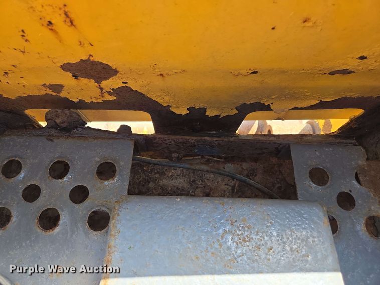 image for item EJ7532 2004 Gehl 5640 skid steer loader