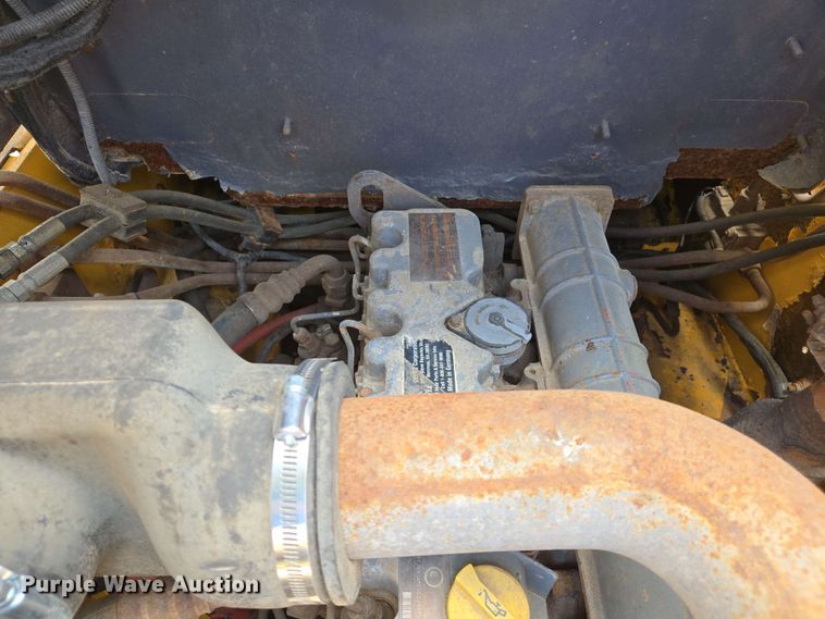 image for item EJ7532 2004 Gehl 5640 skid steer loader