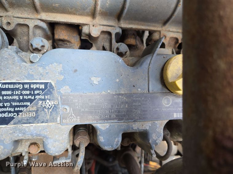 image for item EJ7532 2004 Gehl 5640 skid steer loader