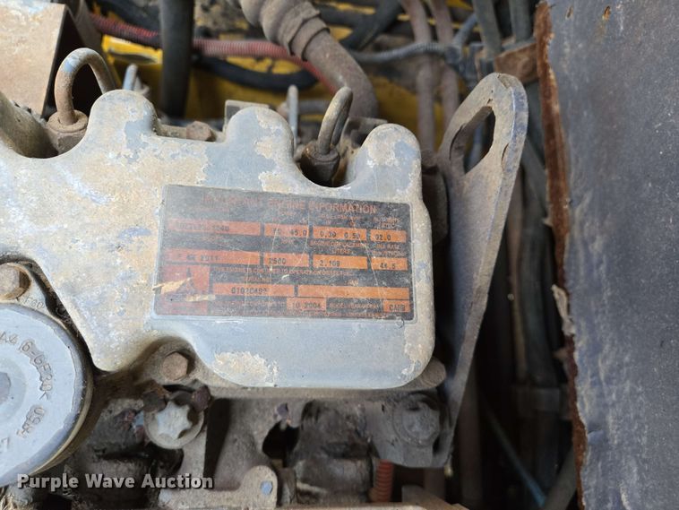 image for item EJ7532 2004 Gehl 5640 skid steer loader