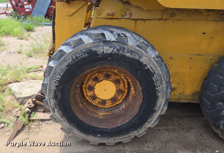 image for item EJ7532 2004 Gehl 5640 skid steer loader