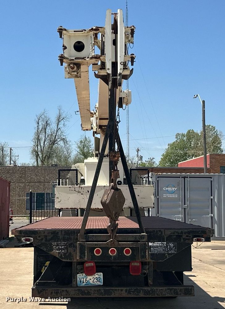 image for item EJ8657 1998 Ford F800 crane truck