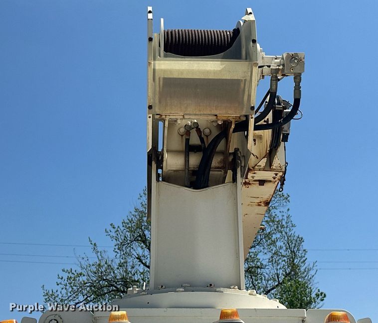 image for item EJ8657 1998 Ford F800 crane truck