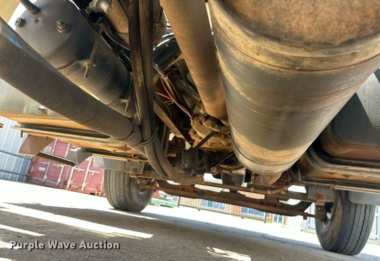 image for item EJ8657 1998 Ford F800 crane truck