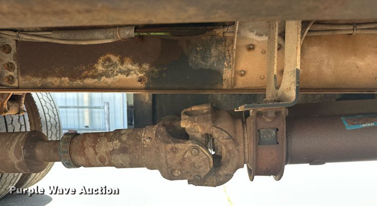 image for item EJ8657 1998 Ford F800 crane truck