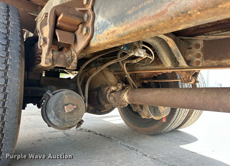 image for item EJ8657 1998 Ford F800 crane truck