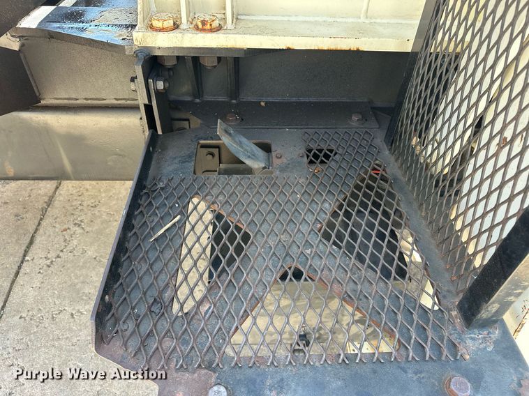 image for item EJ8657 1998 Ford F800 crane truck