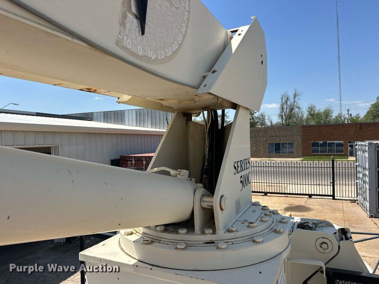 image for item EJ8657 1998 Ford F800 crane truck