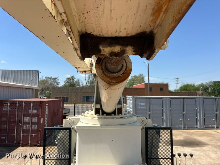 image for item EJ8657 1998 Ford F800 crane truck