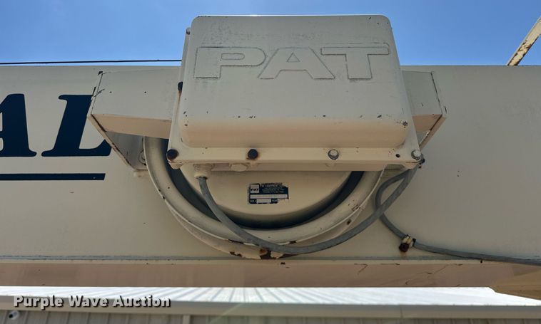 image for item EJ8657 1998 Ford F800 crane truck