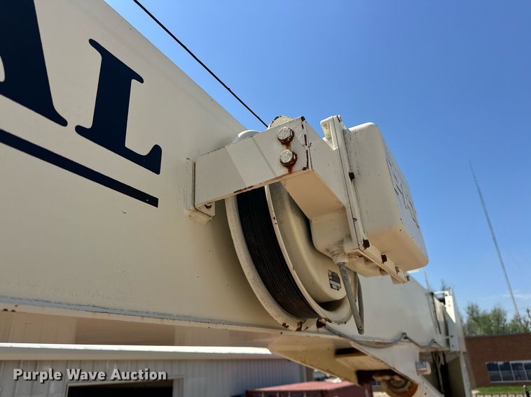 image for item EJ8657 1998 Ford F800 crane truck