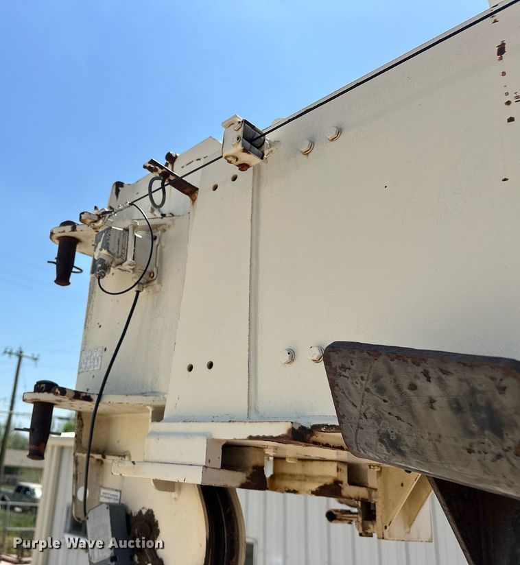 image for item EJ8657 1998 Ford F800 crane truck