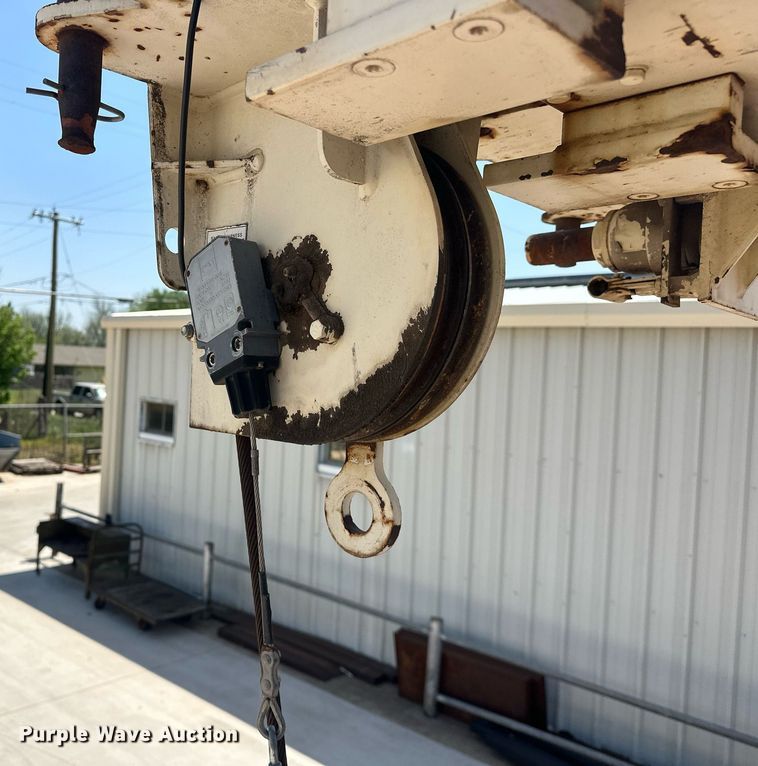 image for item EJ8657 1998 Ford F800 crane truck