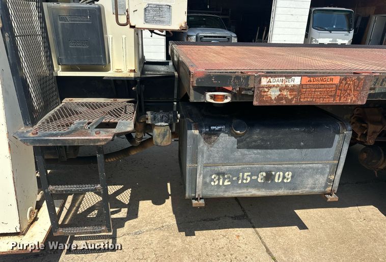 image for item EJ8657 1998 Ford F800 crane truck