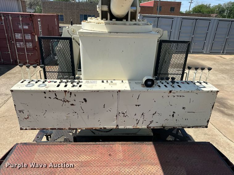 image for item EJ8657 1998 Ford F800 crane truck