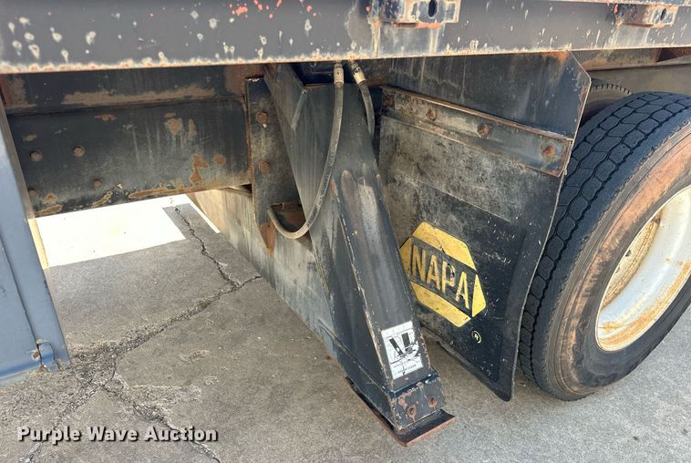 image for item EJ8657 1998 Ford F800 crane truck