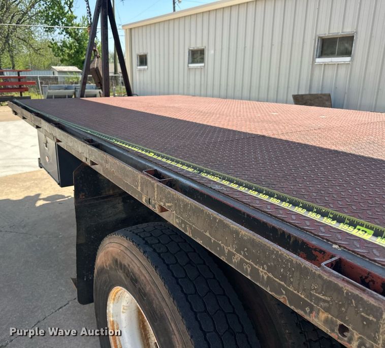 image for item EJ8657 1998 Ford F800 crane truck