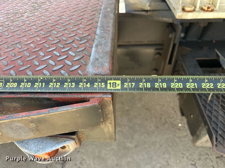 image for item EJ8657 1998 Ford F800 crane truck