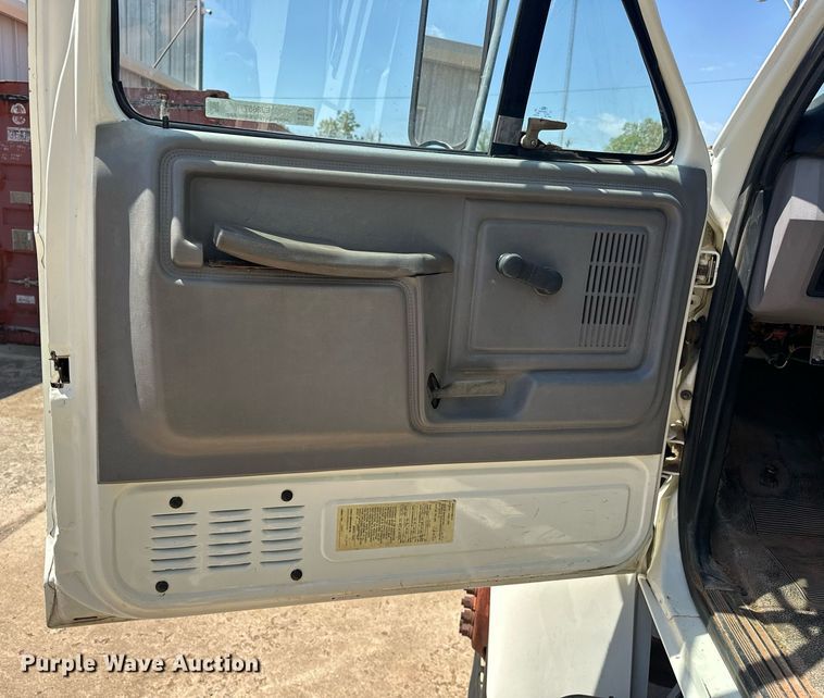 image for item EJ8657 1998 Ford F800 crane truck