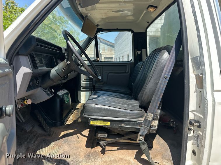 image for item EJ8657 1998 Ford F800 crane truck