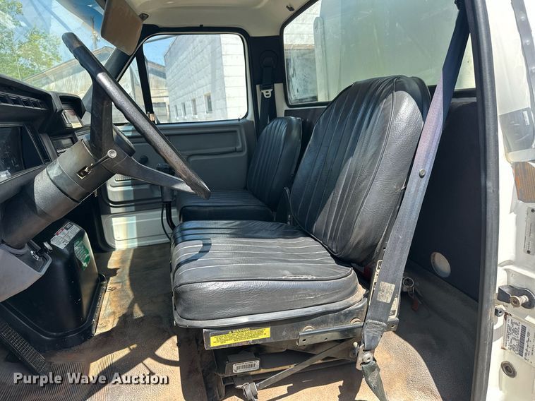 image for item EJ8657 1998 Ford F800 crane truck