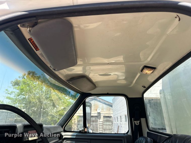 image for item EJ8657 1998 Ford F800 crane truck