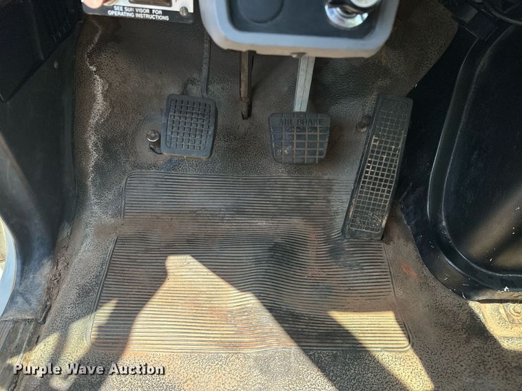 image for item EJ8657 1998 Ford F800 crane truck