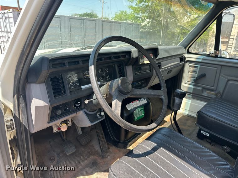 image for item EJ8657 1998 Ford F800 crane truck