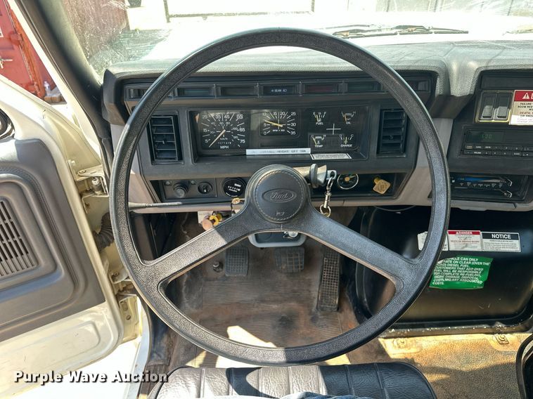 image for item EJ8657 1998 Ford F800 crane truck