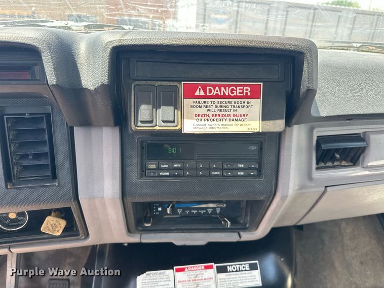 image for item EJ8657 1998 Ford F800 crane truck