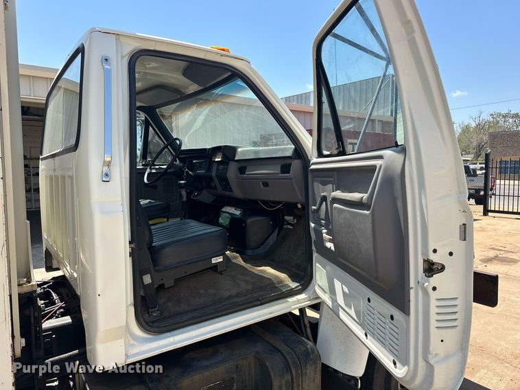 image for item EJ8657 1998 Ford F800 crane truck