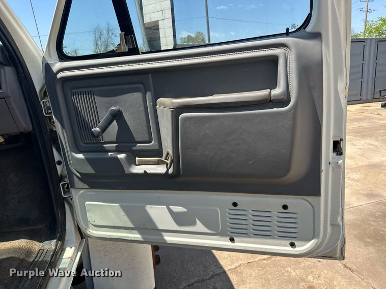 image for item EJ8657 1998 Ford F800 crane truck