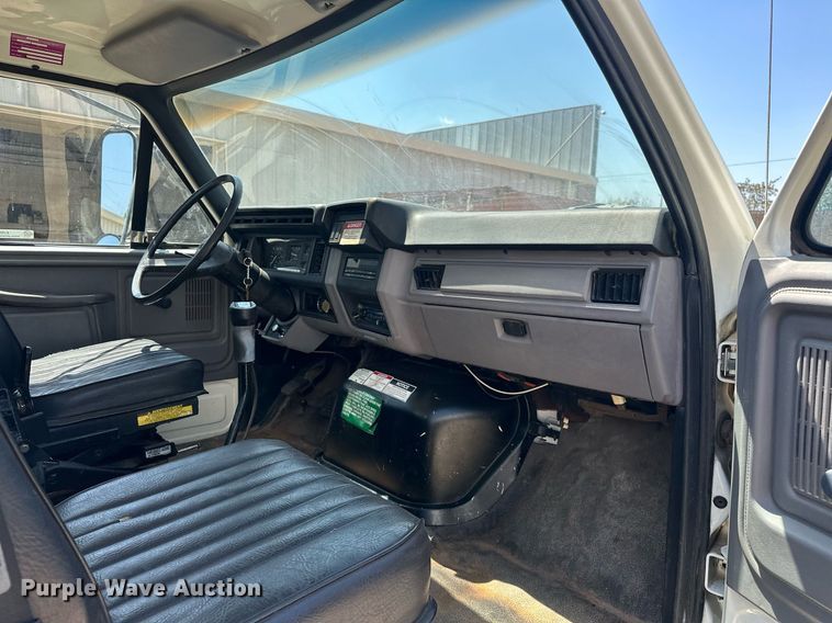 image for item EJ8657 1998 Ford F800 crane truck