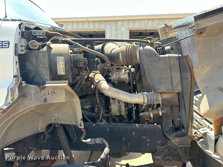 image for item EJ8657 1998 Ford F800 crane truck