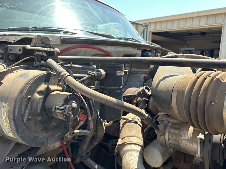 image for item EJ8657 1998 Ford F800 crane truck