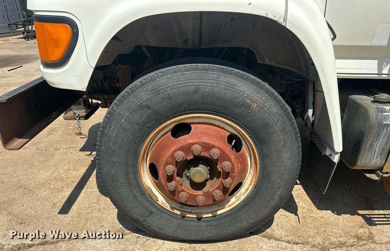 image for item EJ8657 1998 Ford F800 crane truck