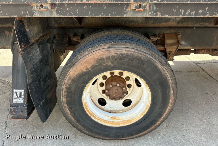 image for item EJ8657 1998 Ford F800 crane truck