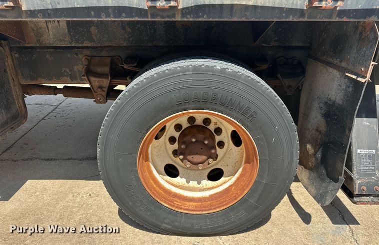 image for item EJ8657 1998 Ford F800 crane truck