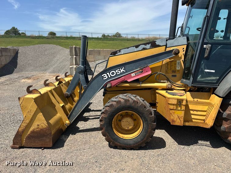 image for item EJ8679 2012 John Deere 310SK backhoe