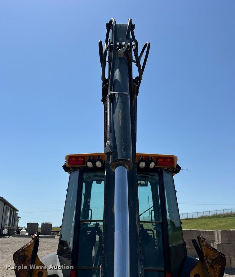 image for item EJ8679 2012 John Deere 310SK backhoe
