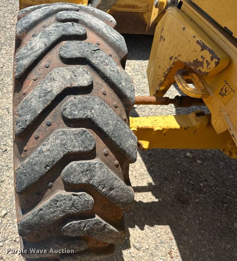 image for item EJ8679 2012 John Deere 310SK backhoe