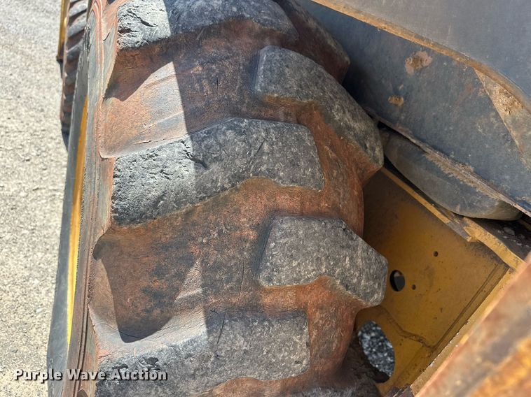 image for item EJ8679 2012 John Deere 310SK backhoe