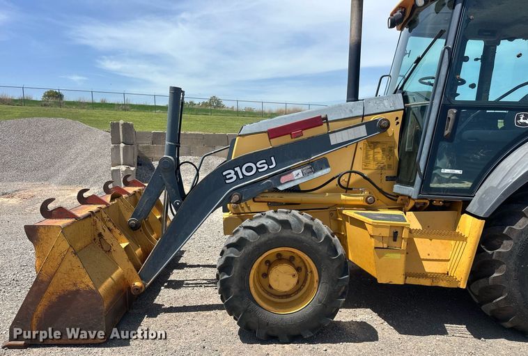 image for item EJ8680 2008 John Deere 310SJ backhoe